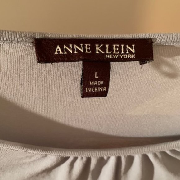 *HP* Beautiful Anne Klein pale blue silk blouse - Picture 4 of 8